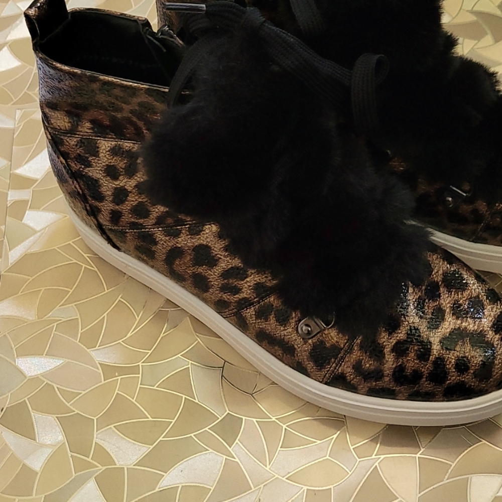 New, never worn hightop shoes!